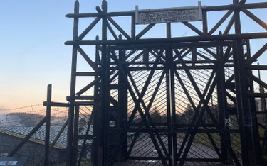 Brama wejściowa na teren dawnego obozu koncentracyjnego Natzweiler-Struthof