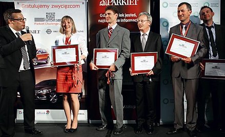 Jakub Kurasz, zastępca red. naczelnego „Rzeczpospolitej” i red. naczelny „Parkietu” gratuluje laurea