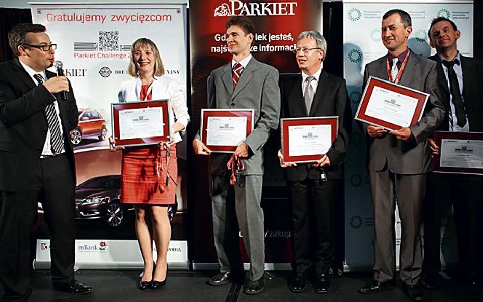 Jakub Kurasz, zastępca red. naczelnego „Rzeczpospolitej” i red. naczelny „Parkietu” gratuluje laurea