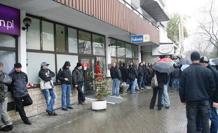 Warszawa, Smocza 27. Kolejka po unijne dotacje dla firm z branży internetowej w ramach działania pro