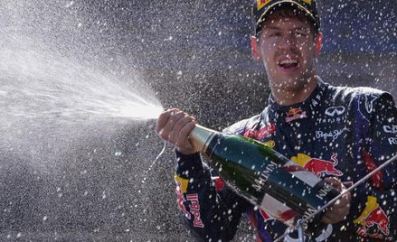 Sebastian Vettel cieszy się z pierwszego zwycięstwa przed własną publicznością