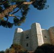 Zamek Castel del Monte w Apulii zbudowany z rozkazu Fryderyka II