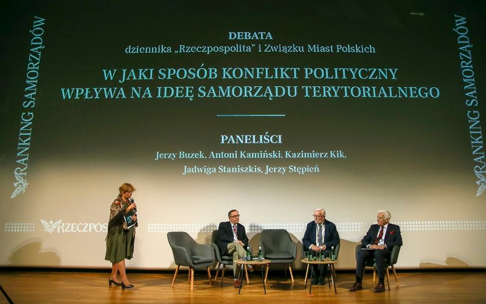 Debata „Rzeczpospolitej”: W jaki sposób konflikt polityczny wpływa na ideę samorządu terytorialnego?