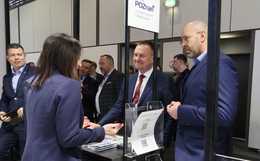 Jakub Rutnicki (pierwszy z prawej) odwiedził stoisko Poznania na targach ITB w Berlinie