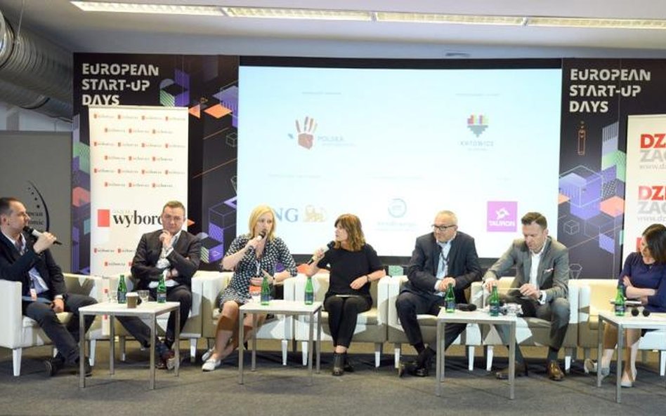 ?Zmieniające się technologie wymuszają ciągłą transformację mediów, która nie zawsze jest łatwa – st
