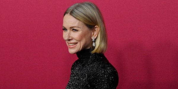Naomi Watts: po pięćdziesiątce zainwestowała we własną markę kosmetyczną