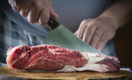 Francja znalazła 500 kg mięsa z nielegalnego uboju w Polsce