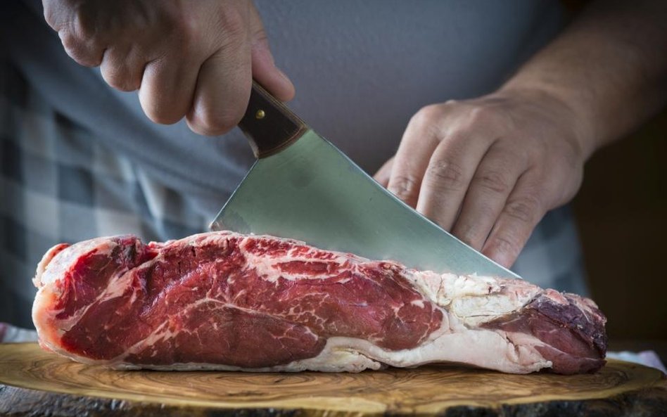 Francja znalazła 500 kg mięsa z nielegalnego uboju w Polsce
