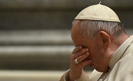 Na papieża Franciszka w ostatnich tygodniach spada fala krytyki – nawet ze strony dotychczas przyjaz