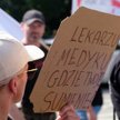 Lekarz z ochroną policji. Państwo skapitulowało wobec hejtu antyszczepionkowców