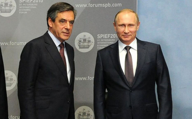 François Fillon regularnie spotyka się z Władimirem Putinem od 2008 r. Na zdj. Forum Ekonomiczne w P