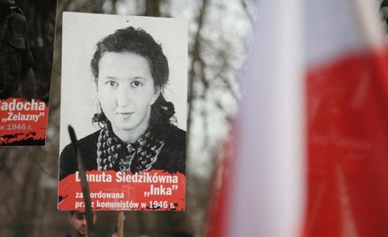 Portret „Inki” niesiony przez uczestników Marszu Pamięci Żołnierzy Wyklętych, 1 marca 2015, Kraków