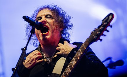 Robert Smith z The Cure podcas koncertu
