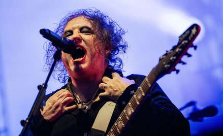 Robert Smith z The Cure podcas koncertu