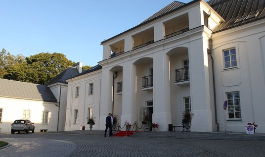 Hotel "Zamek" w Janowie Podlaskim, choć położony tylko o 1,5 km od granicy, może działać normalnie -