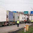 Przed granicą z Białorusią rośnie kolejka białoruskich i rosyjskich tirów wracających do swoich kraj