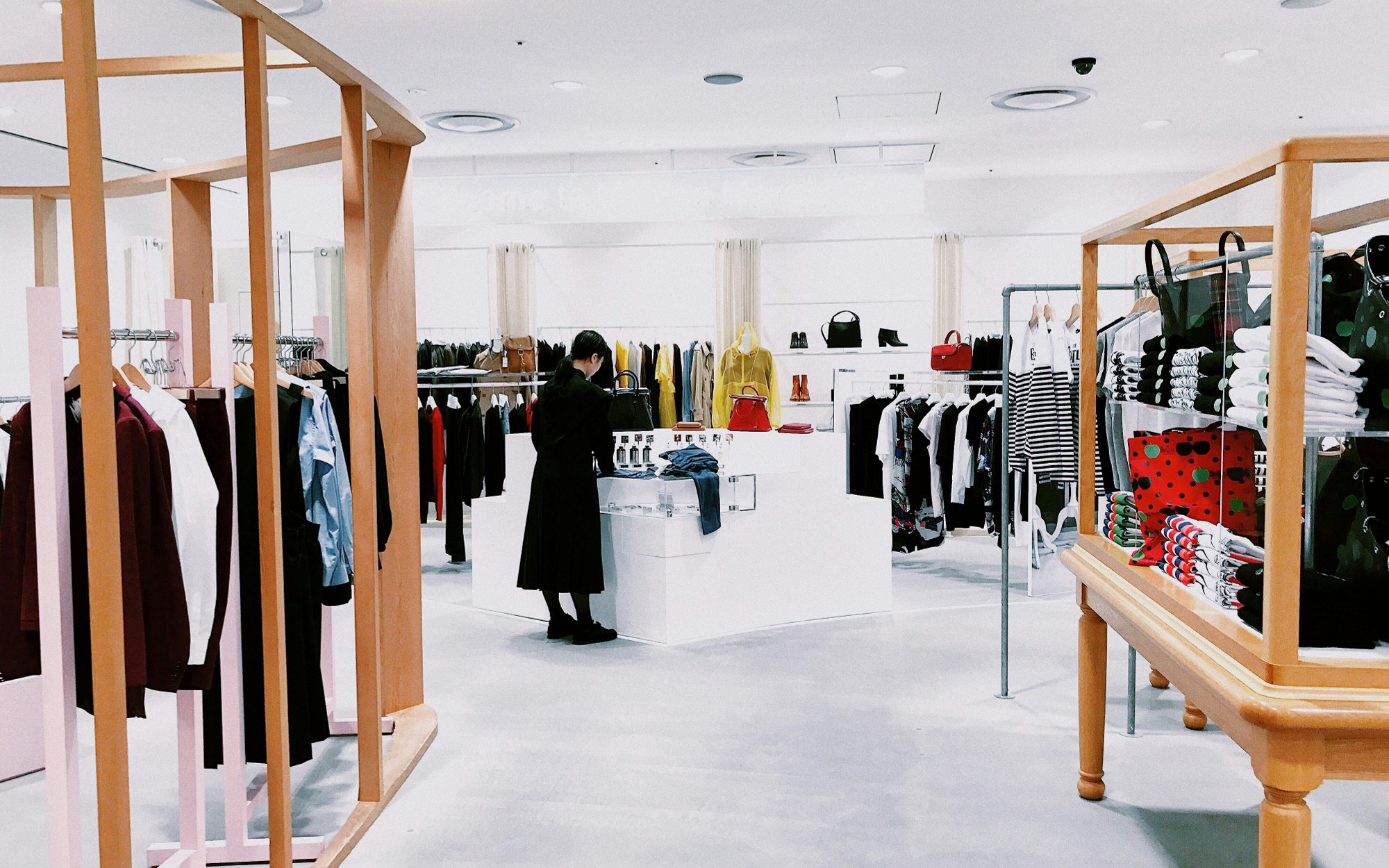 „Czysta moda” podbija branżę odzieżową. Rośnie popularność nowego trendu