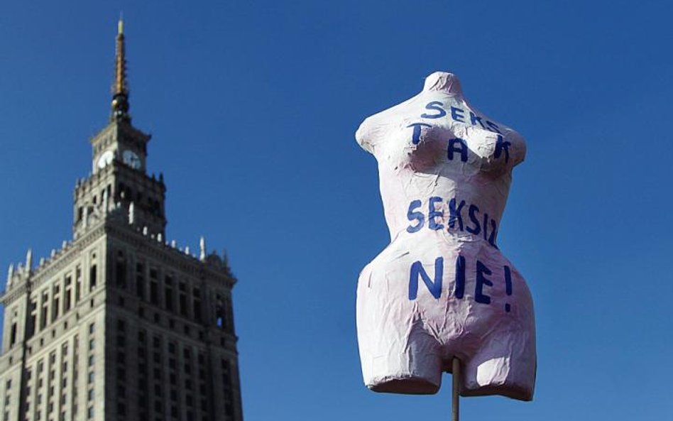 Dzielenie ludzi ze względu na płeć (wtedy, kiedy różnica płci nie jest istotą sytuacji) odczuwam jak