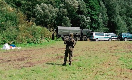 Grupa ok. 50 uchodźców koczuje na polsko- -białoruskiej granicy od tygodnia. Okoliczni mieszkańcy do