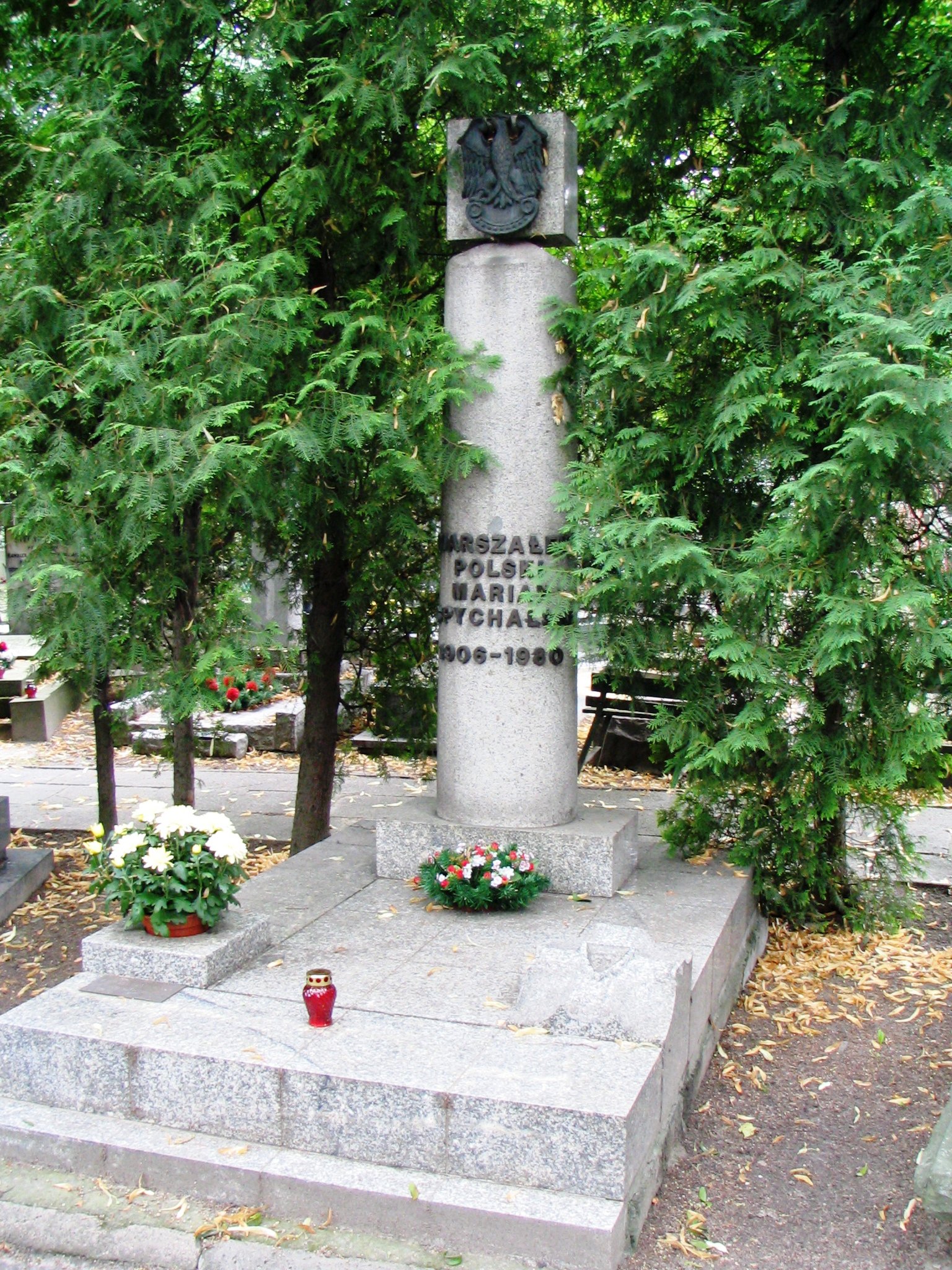 Marian Spychalski: bezwzględny karierowicz