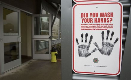 WHO: Brakuje fartuchów, masek i rękawic ochronnych