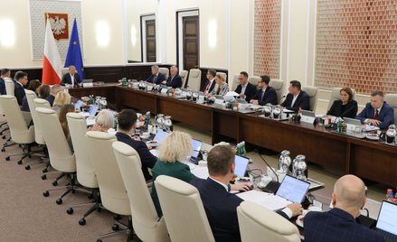 Członkowie rządu podczas posiedzenia w siedzibie Kancelarii Prezesa Rady Ministrów w Warszawie