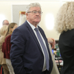 Minister rolnictwa i rozwoju wsi Czesław Siekierski (C) podczas posiedzenia rządu