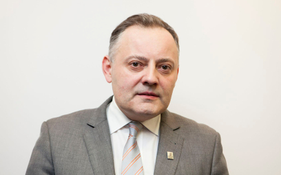Konflikt między prezesem PGE Wojciechem Dąbrowskim a górniczymi związkami zawodowymi narastał już od
