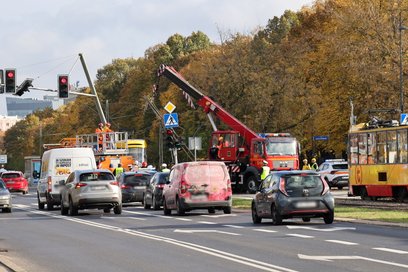 Miejsce uszkodzenia trakcji tramwajowej u zbiegu ulic Broniewskiego i Krasińskiego
