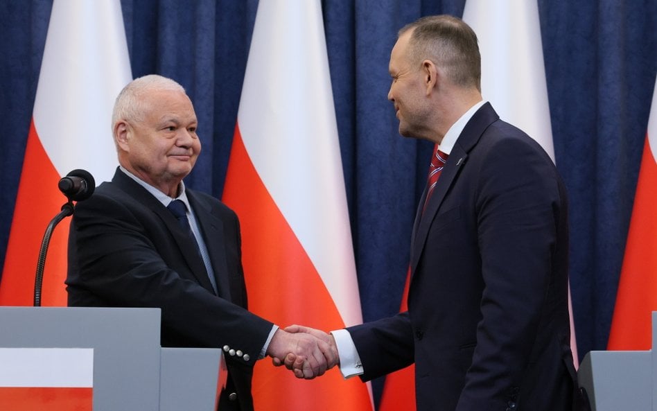 Prezydent Karol Nawrocki i prezes Narodowego Banku Polskiego Adam Glapiński podczas konferencji pras