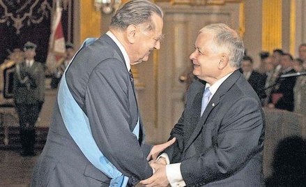 Były premier Jan Olszewski otrzymał od prezydenta Lecha Kaczyńskiego najwyższe polskie odznaczenie –