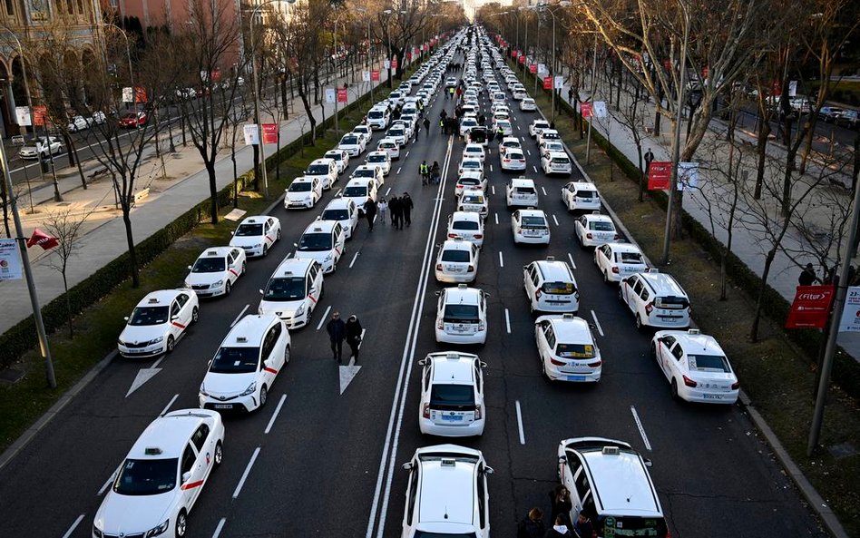 Taksówki blokują główną arterię Madrytu