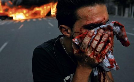 Irańska policja brutalnie traktowała demonstrujących opozycjonistów