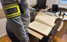 Aukcja odzyskanych książek została zauważona przez pracownika Stowarzyszenia Żydowskiego Instytutu H