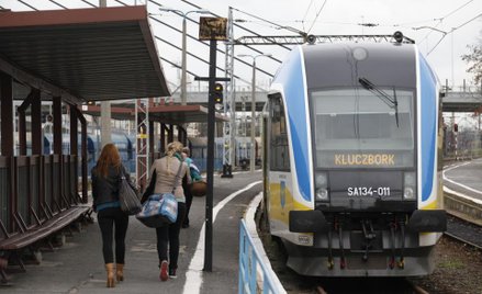 Sąd: 20 tys. za upadek przy wysiadaniu z pociągu