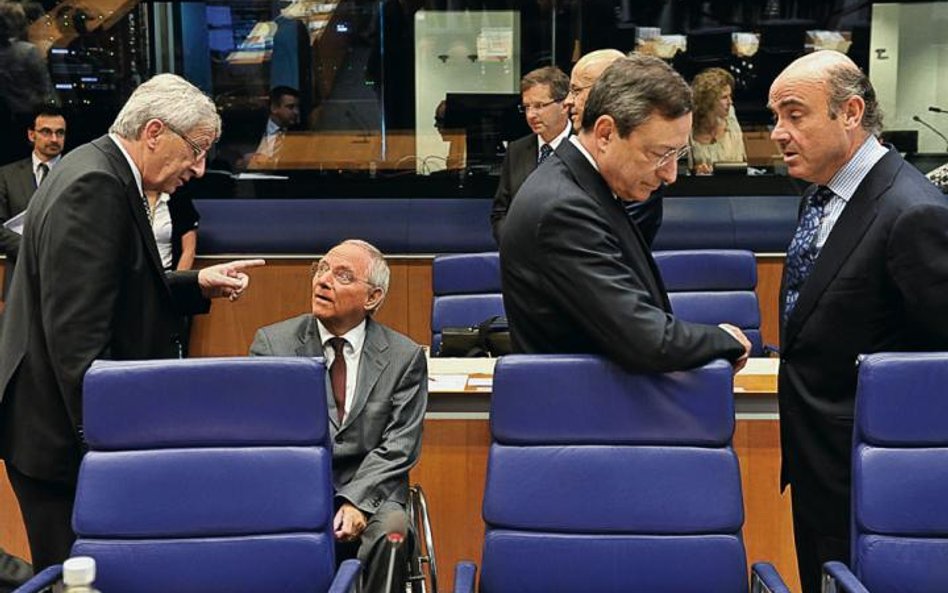 Przed rozpoczęciem spotkania Eurogrupy: Jean-Claude Juncker, Wolfgang Schäuble, Mario Draghi i Luis 