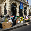Bezdomni protestują przed ratuszem 18. dzielnicy Paryża