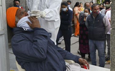 Koronawirus: Epidemia przyspiesza w Indiach