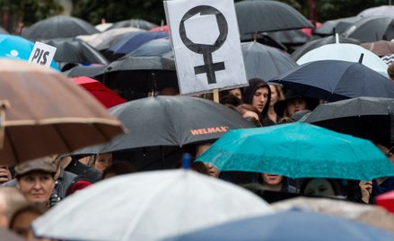 Sondaż IPSOS: Polacy popierają protesty kobiet w sprawie aborcji