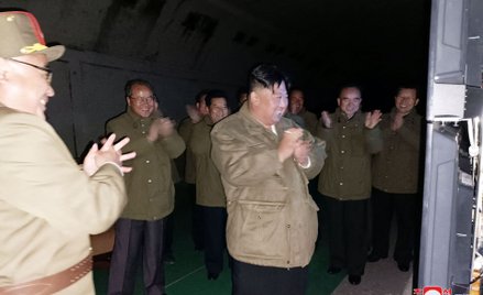 Kim Dzong Un w czasie ostatniej próby rakietowej