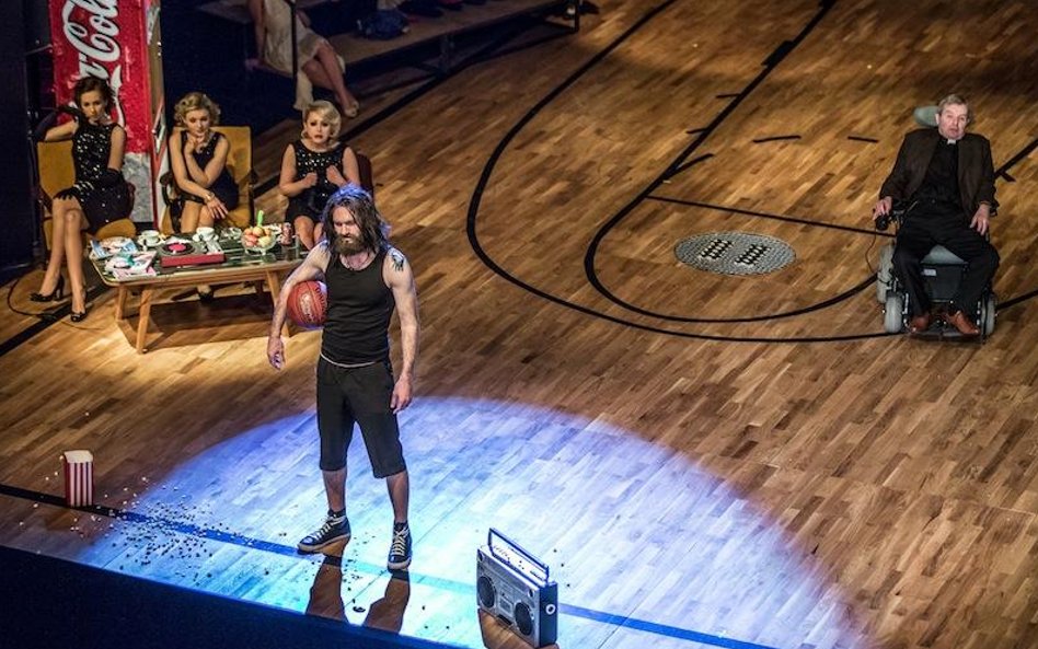 od lewej: Julia Rybakowska, Oksana Hamerska, Anna Mierzwa (Chór), Mariusz Zaniewski jako Gustaw-Konr