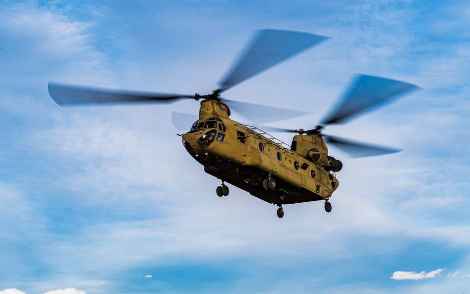 Ciężki śmigłowiec transportowy Boeing CH-47F Chinook. Fot./US Air Force/Tech. Sgt. Gregory Brook.