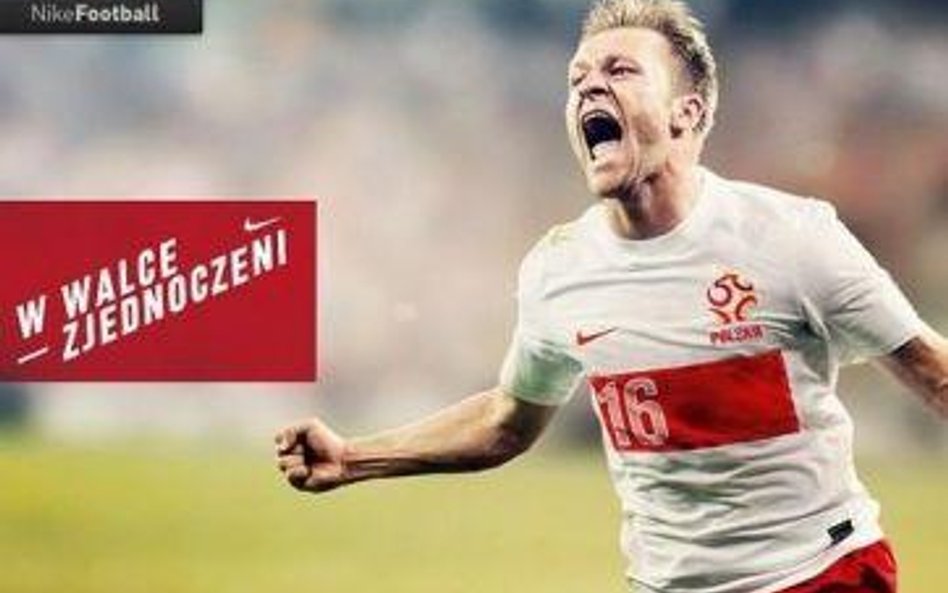 Bez orła na koszulkach - kibice protestują