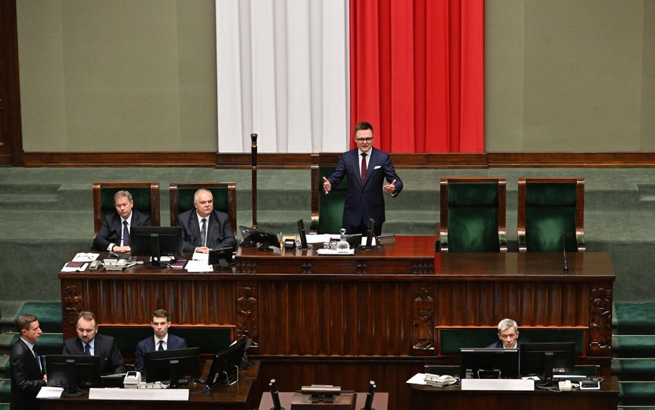 Marszałek Szymon Hołownia poinformował już, że karty Wąsika i Kamińskiego zostały dezaktywowane.