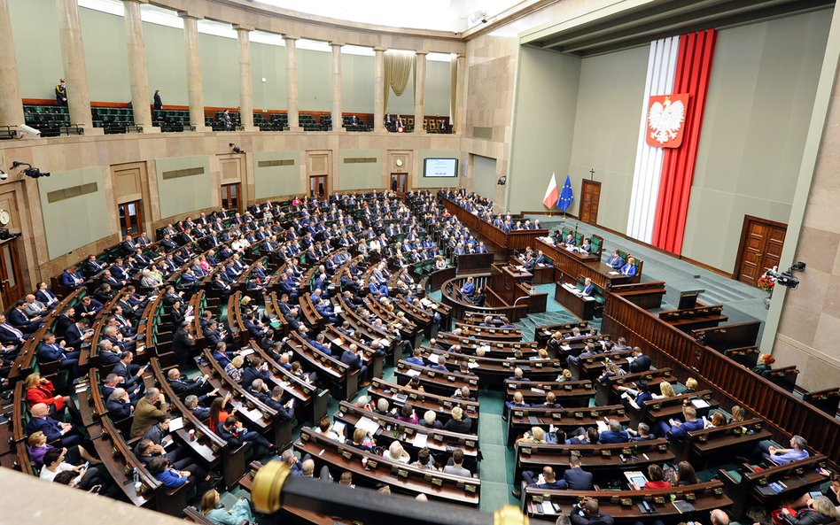 Kolejna podwyżka dla parlamentarzystów? "Plotki sejmowe chodzą"