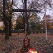 Tak wyglądał zdewastowany krzyż.