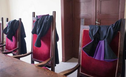 Tylko sędzia może skutecznie, przeciwstawiając się różnym formom despotyzmu władzy publicznej, chron