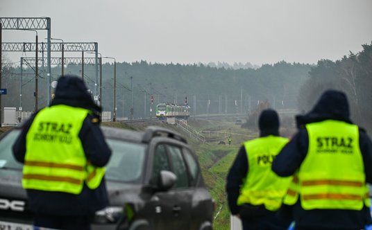 Mika (pow. garwoliński), 17 listopada 2025 r. Działania służb przy zniszczonym fragmencie torowiska 
