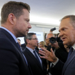 Przewodniczący Platformy Obywatelskiej Donald Tusk (P) i prezydent Warszawy Rafał Trzaskowski (L)