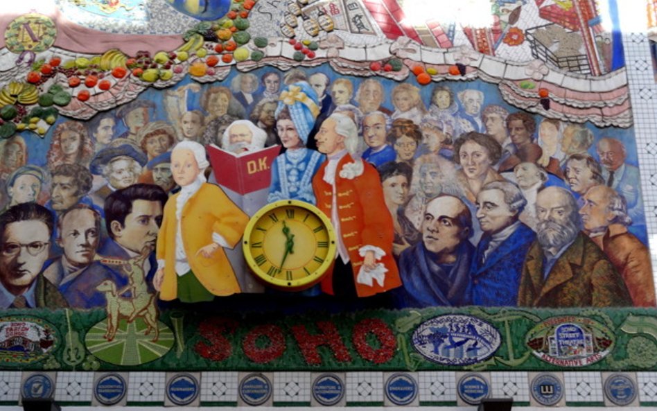 Mural Spirit of Soho w Londynie nawiązujący do stylu okładki albumu Beatlesów „SGT. Pepper,s Lonely 